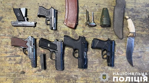 На Полтавщині 49-річний чоловік зберігав зброю вдома