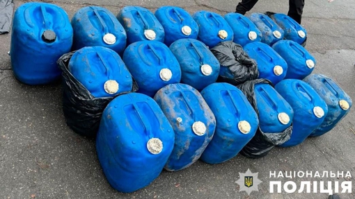 На Полтавщині затримали чоловіків, які зливали дизпаливо з теплотягів