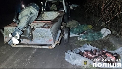 На Полтавщині двоє чоловіків незаконно виловили 30 кг риби на водосховищі: ВІДЕО