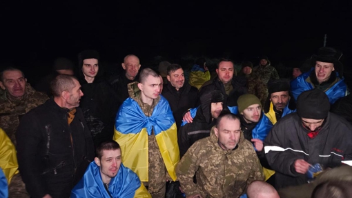Відбувся найбільший за час війни обмін військовополоненими: звільнили 230 українців. ВІДЕО
