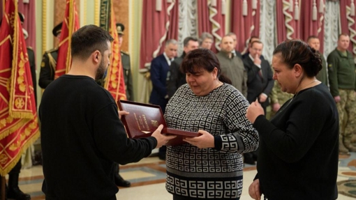 Президент вручив орден "Золота Зірка" сестрі полеглого героя України з Полтавщини Івана Банка