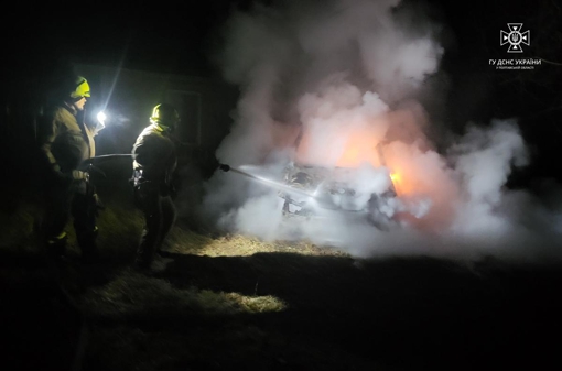 У Полтавській області горів автомобіль. ФОТО
