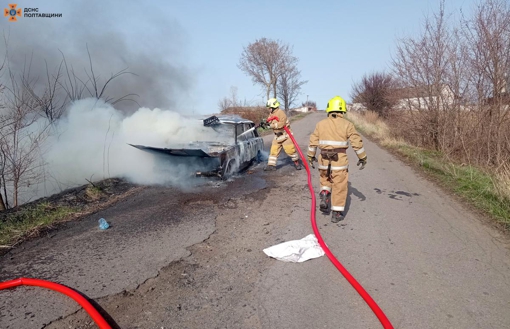 У Полтавській області горів легковик: одна особа поранена