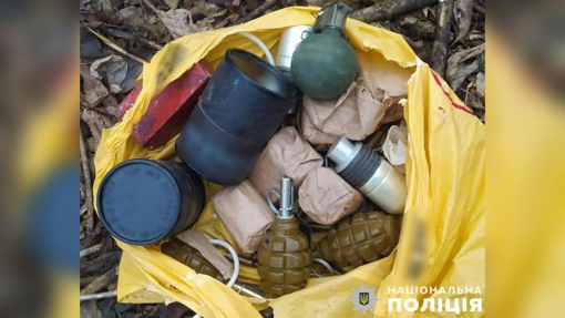 На Полтавщині 45-річний чоловік добровільно віддав боєприпаси поліції