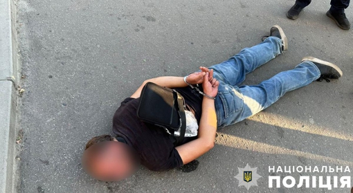 У Полтаві чоловік напав з ножем на поліціянтів