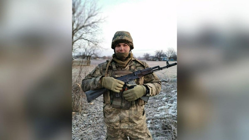 Генерал Залужний відзначив солдата Святослава Возного нагрудним знаком "Золотий хрест"