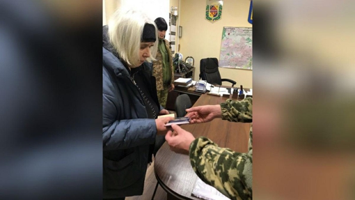 Матері загиблого воїна Артема Губанова з Полтави передали його ордени