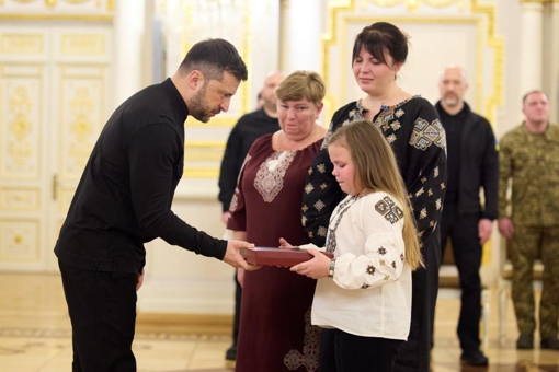 Родині полеглого воїна Віталія Шевченка з Полтавщини вручили орден "Золота Зірка"