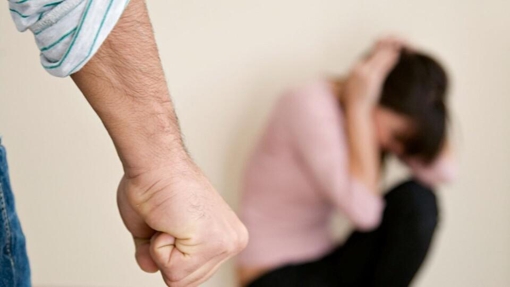 Зачинив у будинку на 20 днів та бив свою співмешканку: судитимуть жителя Полтавського району