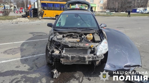 У Полтаві зіткнулися автобус та легковик: двоє людей отримали поранення