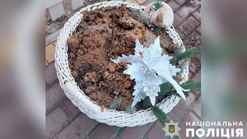 Вкрав ялинку біля кав'ярні на Подолі: підозрюють 26-річного полтавця