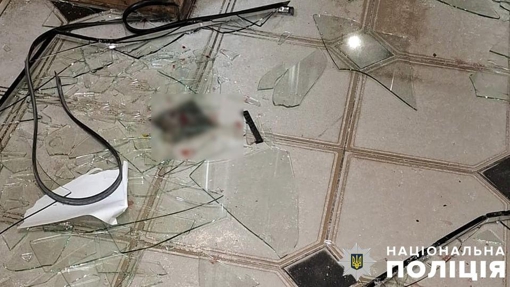 У Кременчуці 40-річний чоловік вночі вибив двері районного суду