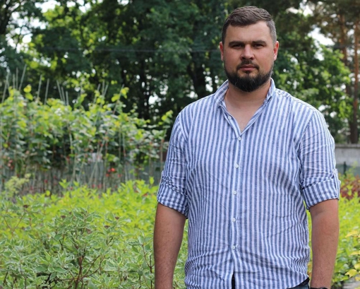 "Треба жити тим, що є". Як власник розплідника рослин з-під Бахмута відновлює бізнес на Київщині