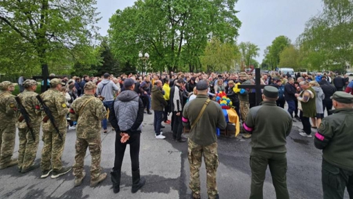 У Полтаві попрощалися зі солдатами Станіславом Рєзніком та Максимом Гиричем