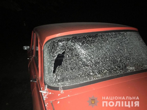 На Полтавщині поліціянти встановлюють осіб, які пошкодили скло на легкових автомобілях
