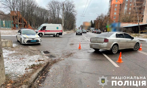 У Полтаві водій легковика врізався в бордюр, він помер