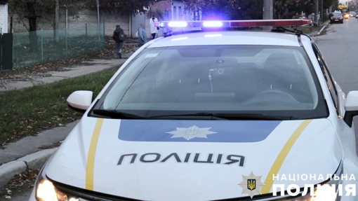 У Полтаві з вікна третього поверху випала 17-річна дівчина