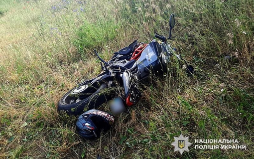 На Полтавщині мотоцикліст вилетів з дороги та врізався у дерево