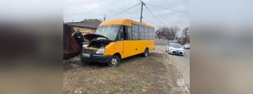 У Полтаві водію маршрутки стало зле й він врізався у паркан