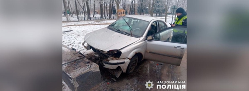 На Полтавщині нетверезий водій легковика врізався в бетонні східці