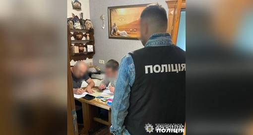 Екскерівник комунального підприємства незаконно передав у приватну власність паливні склади на Полтавщині