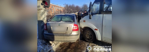 У Полтаві зіткнулися міський автобус та легковик: є поранені