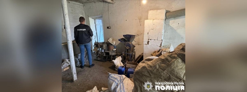 На Полтавщині ліквідували підпільний тютюновий цех та вилучили сировини на понад 1,2 млн грн
