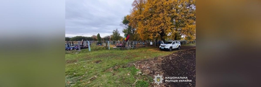 У Полтавській області чоловік пошкодив пам’ятник на кладовищі
