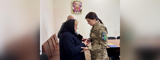 Матері загиблого молодшого сержанта Ярослава Манженка вручили його орден