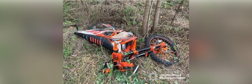 У Полтавській області водій мотоцикла на швидкості влетів у дерево, він загинув