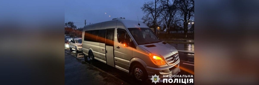 У Кременчуці водій мікроавтобуса збив двох пішоходів