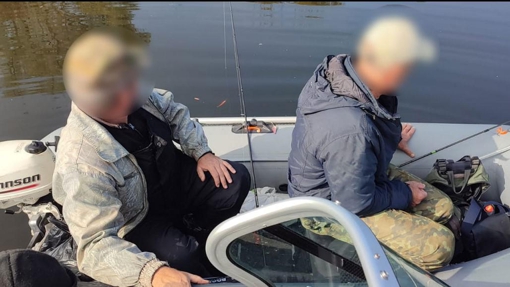 Поліціянти Полтавщини затримали десятьох порушників, які попри заборону плавали річкою на човнах