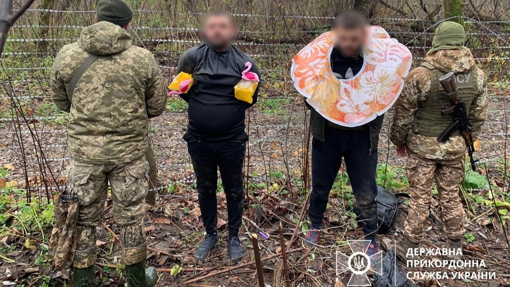 Житель Полтавщини намагався незаконно перетнути кордон на надувному дитячому колі