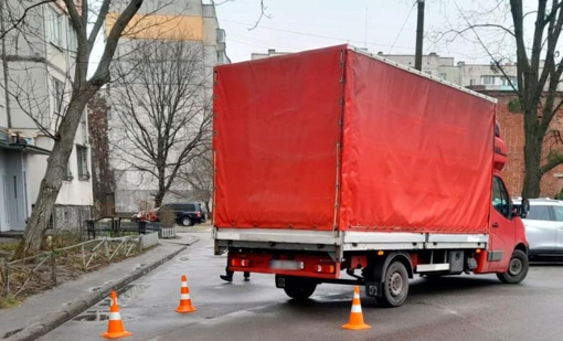 У Полтаві водій вантажівки заднім ходом збив пенсіонерку