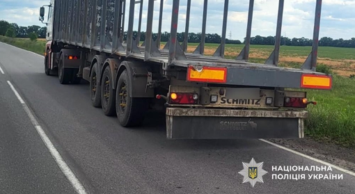 На Полтавщині зіткнулися вантажівка та мотоцикл: є поранений