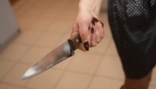 У Полтавській області під час сварки жінка вдарила ножем свого співмешканця