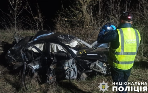 На Полтавщині легковик вилетів з дороги та перекинувся: є загиблі
