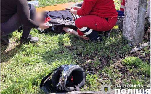 На Полтавщині неповнолітній мотоцикліст вилетів з дороги та врізався в електроопору