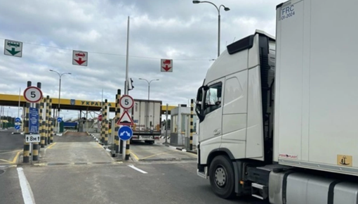 Полтавка фіктивно працевлаштовувала чоловіків водіями, аби вони могли втекти за кордон
