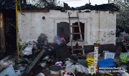 У Полтавській області горів будинок: знайшли чоловіка причетного до підпалу