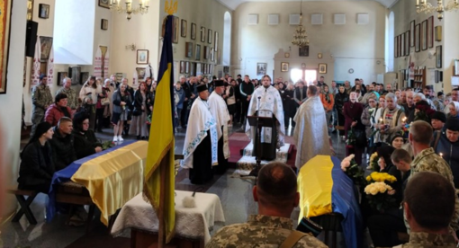 У Полтаві попрощалися зі штаб сержантом Олегом Біжком та солдатом Петром Худолієм