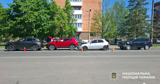 У Полтаві зіткнулися чотири автомобілі: є поранені