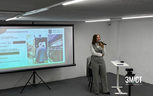 Формально відкрито, фактично - з конфліктом: як звіт міської влади розсварив полтавських журналістів